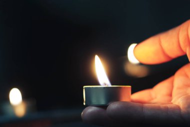 Anma Günü Uluslararası Soykırım Anma Günü Mumlar yanıyor
