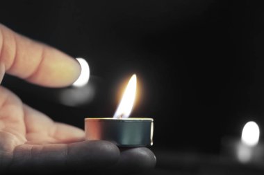 Anma Günü Uluslararası Soykırım Anma Günü Mumlar yanıyor