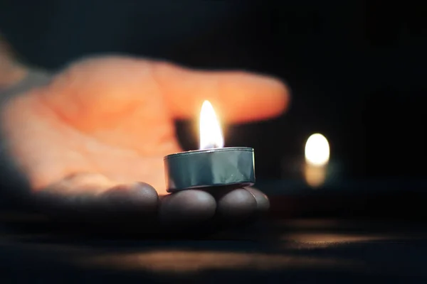 Día Internacional del Holocausto Día de la Memoria La vela arde — Foto de Stock