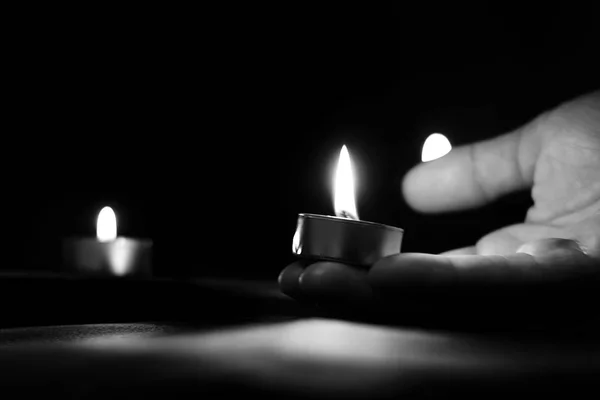 纪念日国际大屠杀纪念日蜡烛在燃烧 — 图库照片
