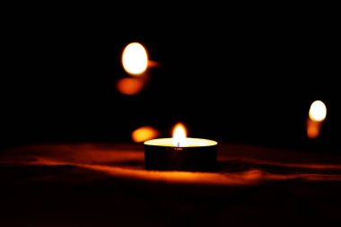Anma Günü Uluslararası Soykırım Anma Günü Mumlar yanıyor