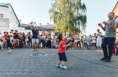 4 Ağustos 2018 sokak Şenlikleri akşam şehrin