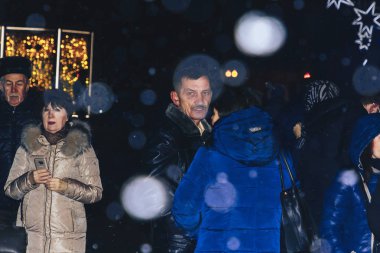 29 Aralık 2018 Minsk Beyaz Rusya sokak şenlikleri akşam şehrin