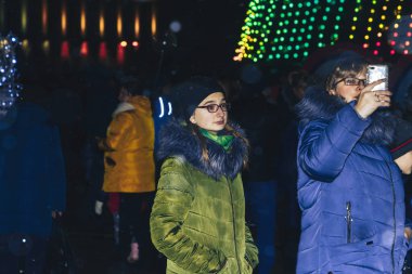 29 Aralık 2018 Minsk Beyaz Rusya sokak şenlikleri akşam şehrin