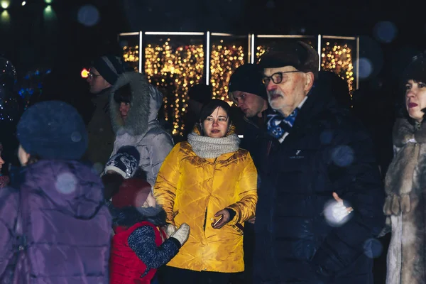 29 Aralık 2018 Minsk Beyaz Rusya sokak şenlikleri akşam şehrin