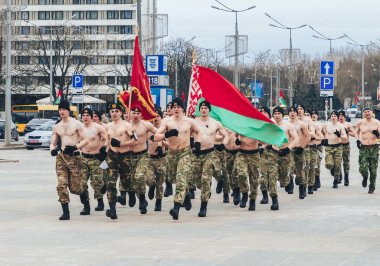 23 Şubat 2019 Minsk Belarus 23 Şubat bayramı onuruna gerçek erkekler yarışı