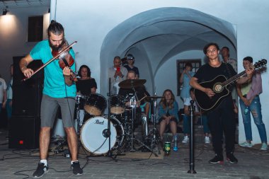 1 Eylül 2018 Minsk Beyaz Rusya sokak Şenlikleri akşam şehrin