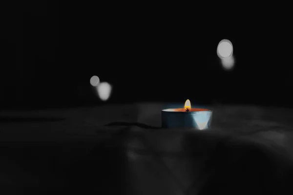 메모리얼데 이 국제 홀로코스트 추모 일 (Memorial Day) 촛불 이 타오른다 — 스톡 사진
