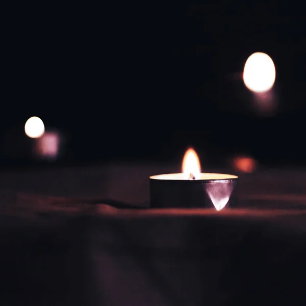 蜡烛为纪念死者而燃烧 — 图库照片