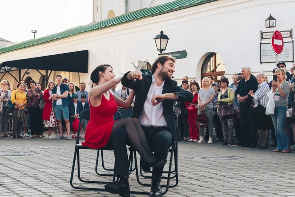 25 de mayo de 2019 Minsk Bielorrusia Fiestas callejeras en la ciudad nocturna —  Fotos de Stock