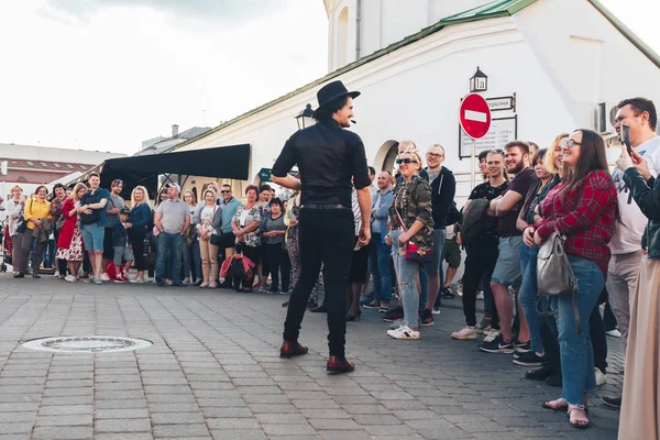 25. května 2019 Minsk Bělorusko pouliční slavnosti ve večerním městě — Stock fotografie