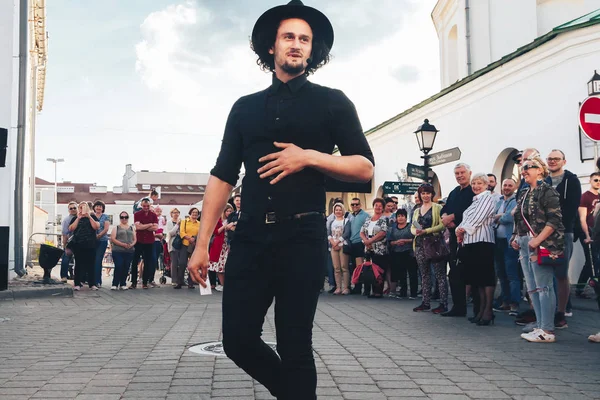 Maj 25, 2019 Mińsk Białoruś Uroczystości uliczne w mieście wieczornym — Zdjęcie stockowe