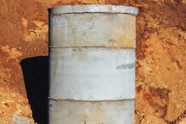 Su boruları için beton kuyu inşaatı