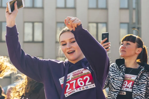 Maio 25, 2019 Minsk Belarus Festas de rua na cidade da noite — Fotografia de Stock