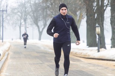 9 Şubat 2019 Minsk Belarus Koşusu 14 Şubat 'ta Qahanna' ya adanmıştır.