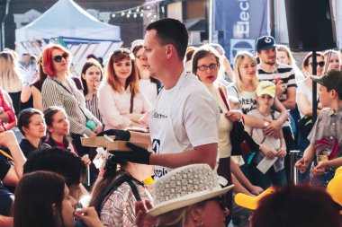 1 Haziran 2019 Minsk Belarus Festivali İsveç kültürü gününde