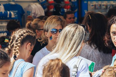 23 Haziran 2019 Minsk Belarus Sokağı İkinci Avrupa Oyunları onuruna düzenlenen şenlikler