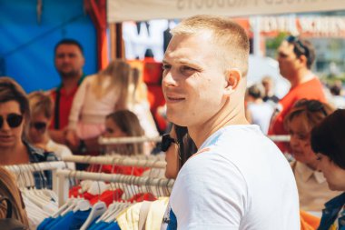 23 Haziran 2019 Minsk Belarus Sokağı İkinci Avrupa Oyunları onuruna düzenlenen şenlikler