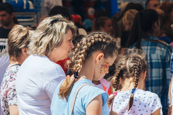 23 Haziran 2019 Minsk Belarus Sokağı İkinci Avrupa Oyunları onuruna düzenlenen şenlikler