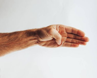 Beyaz adam el açın ve yardım veya almak için hazır