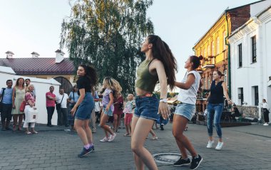 4 Ağustos 2018 Minsk Belarus Caddesi Şenlikleri