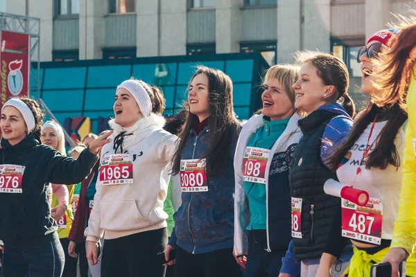 8 de marzo de 2019 Minsk Belarús Carrera en honor a la fiesta del Día de la Mujer el 8 de marzo — Foto de Stock