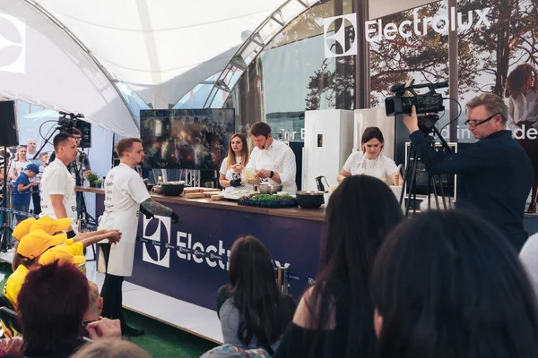 1 Haziran 2019 Minsk Belarus Festivali İsveç kültürü gününde