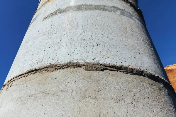Pozo de hormigón en la obra para tuberías de agua — Foto de Stock