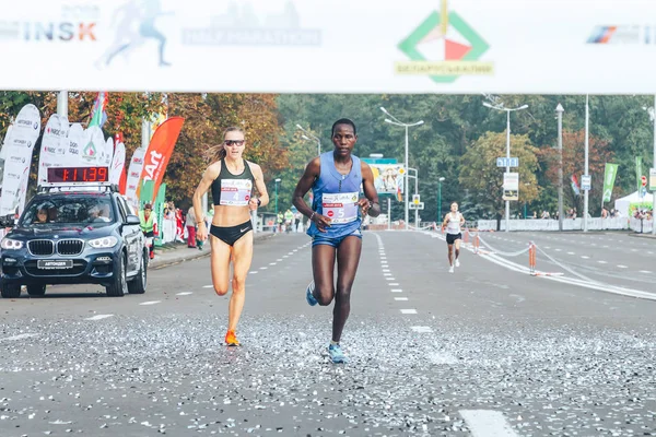 2018 년 9 월 9 일에 확인 함 . Minsk Belarus Half Marathon Minsk 2018 Running in the city — 스톡 사진