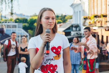 4 Ağustos 2018 Minsk Belarus Caddesi Şenlikleri