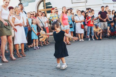 4 Ağustos 2018 Minsk Belarus Caddesi Şenlikleri