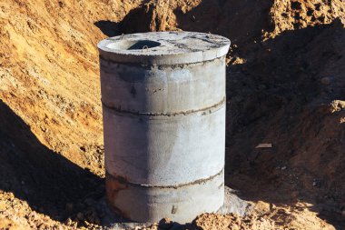 Su boruları için beton kuyu inşaatı