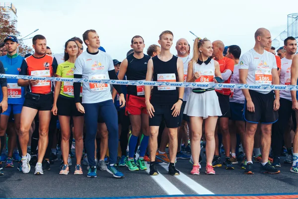 2018年9月15日ミンスクベラルーシハーフマラソンミンスク2019市内を走る — ストック写真
