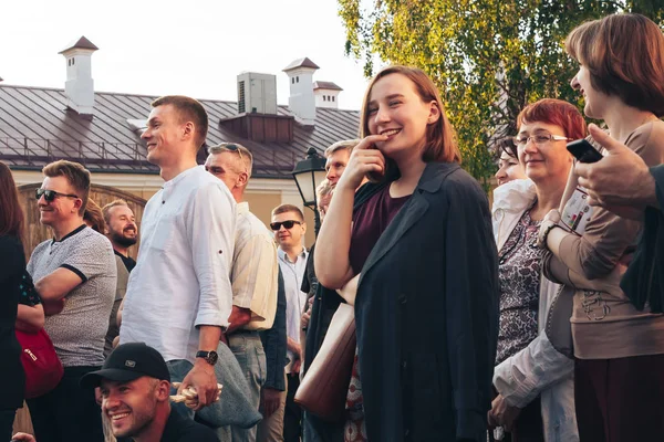 Maio 25, 2019 Minsk Belarus Festas de rua na cidade da noite — Fotografia de Stock