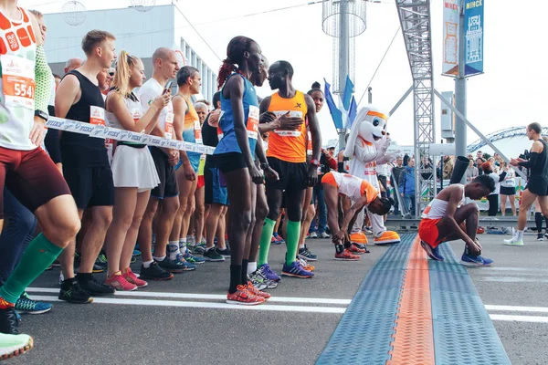 Septiembre 15, 2018 Minsk Bielorrusia Media Maratón Minsk 2019 Correr en la ciudad —  Fotos de Stock