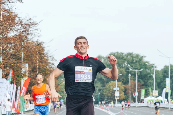 Septiembre 9, 2018 Minsk Bielorrusia Media Maratón Minsk 2018 Correr en la ciudad — Foto de Stock