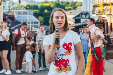 4 Ağustos 2018 Minsk Belarus Caddesi Şenlikleri