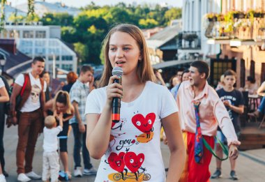 4 Ağustos 2018 Minsk Belarus Caddesi Şenlikleri