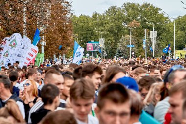 15 Eylül 2019, Minsk Belarus. Sağlıklı yaşam tarzının bir çok hayranı yarı maratona başlamak üzere.