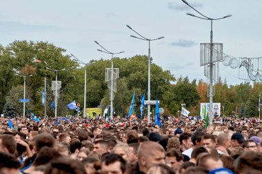 15 Eylül 2019 'da Minsk Belarus' ta maratona başlamak üzere olan birçok sağlıklı katılımcı var.