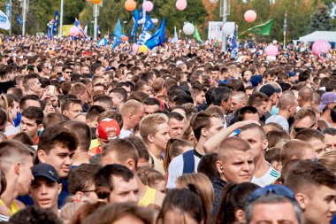 15 Eylül 2019 'da Minsk Belarus' ta maratona başlamak üzere olan birçok sağlıklı katılımcı var.
