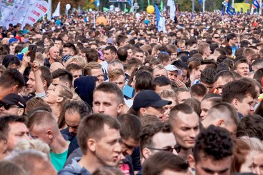 15 Eylül 2019 Minsk Belarus maratonun başlamasına bir grup koşucu
