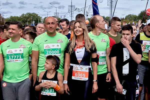Septiembre 2019 Minsk Bielorrusia Una Multitud Atletas Felices Con Niños — Foto de Stock