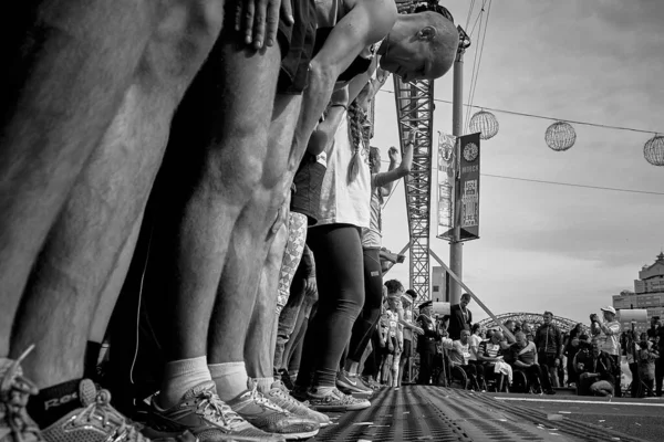 2019年9月15日 白俄罗斯明斯克一群运动员站在起跑线前 — 图库照片