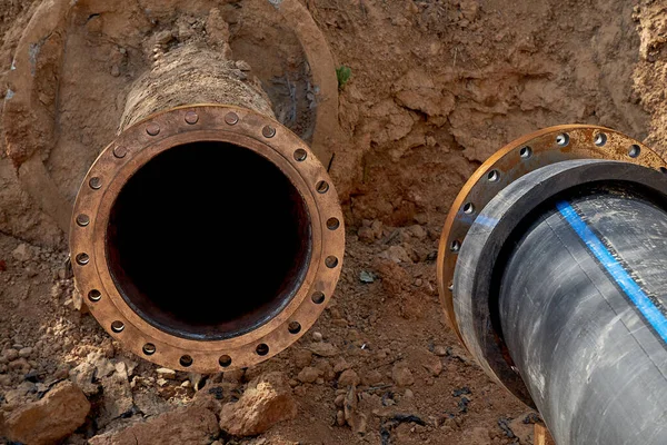 Cierre Dos Tuberías Agua Para Conexión Través Las Bridas Del — Foto de Stock