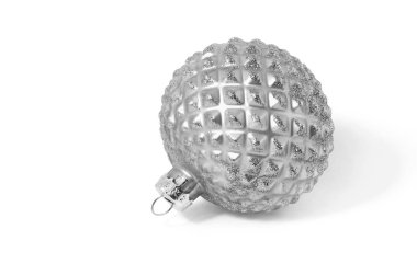 Beyaz arka planda Noel topu