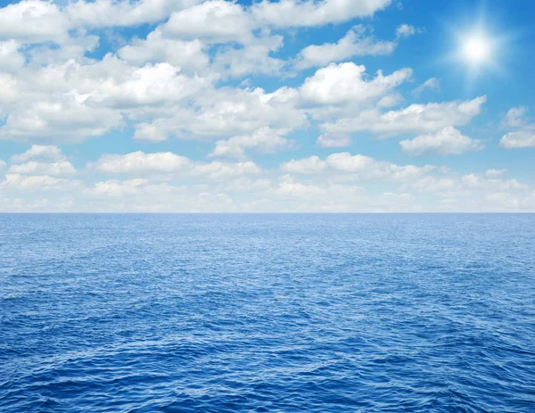 Güzel Gökyüzü Mavi Okyanus — Stok fotoğraf