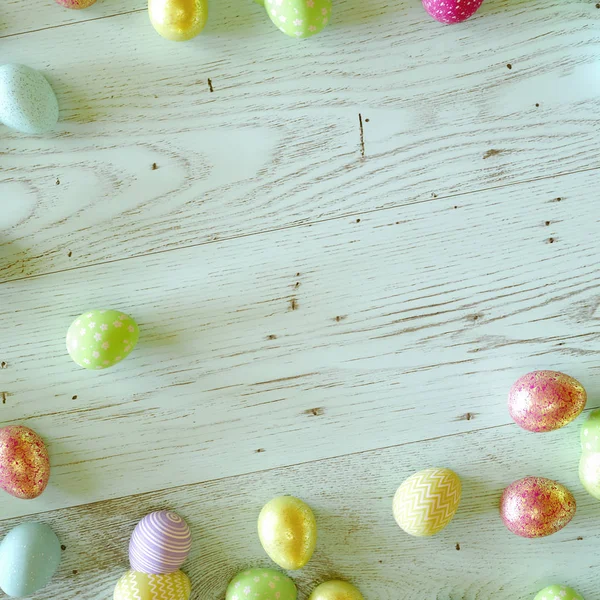 Œufs de Pâques colorés sur bois vert menthe — Photo