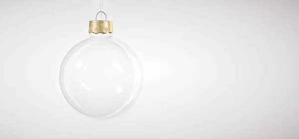 Stijlvol glas kerstbal op witte achtergrond voor de winter ho — Stockfoto