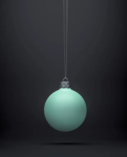 Συναρπαστική πράσινη χριστουγεννιάτικη μπάλα Matte κρέμεται στο κέντρο σε ένα μαύρο — Φωτογραφία Αρχείου